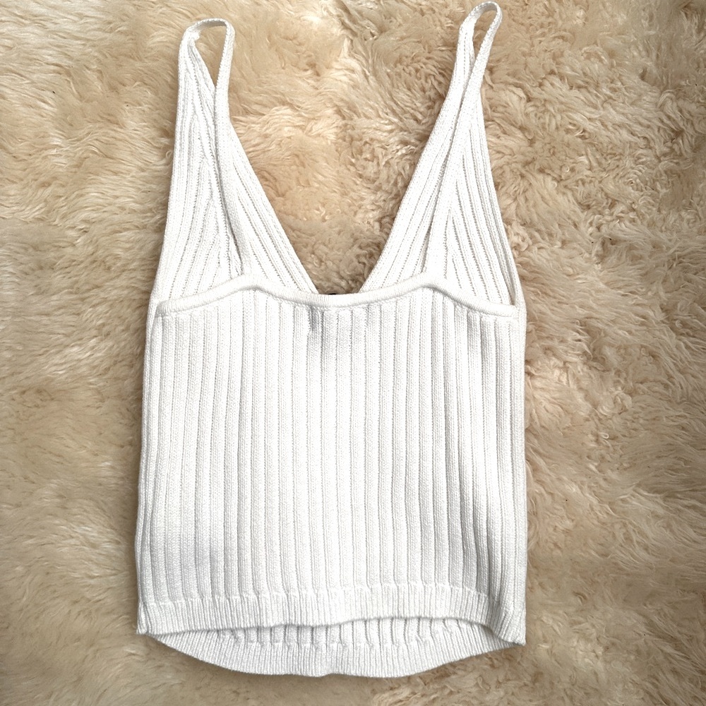 Express Ribbed V-Neck Cropped Sweater Cami - Picture 2 of 5